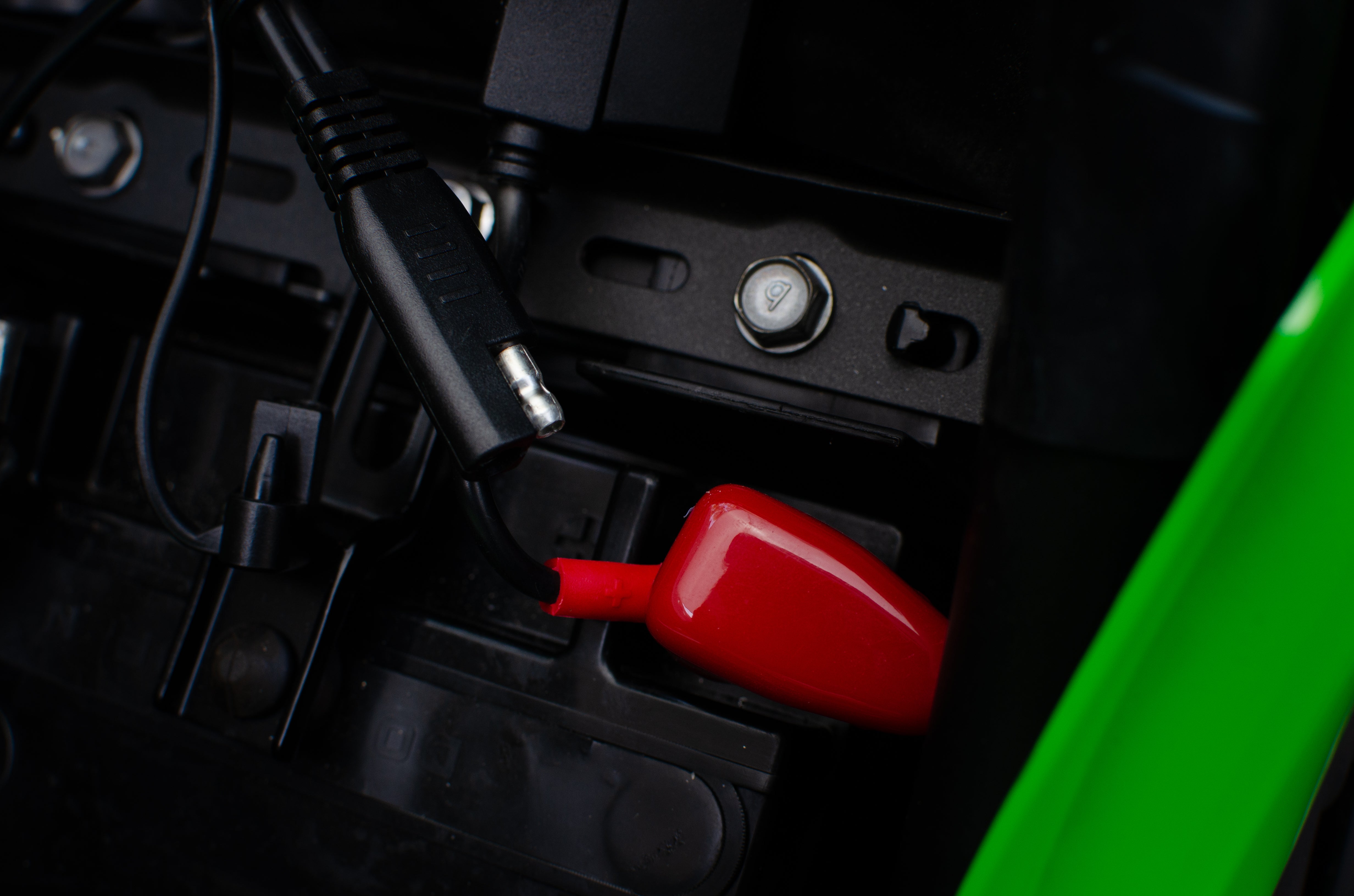 Battery Tender® PowerPlus Series marine battery charger delivering high-output charging on a boat dock